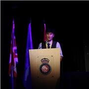 Estudiente de bachillerato internacional nativo de inglaterra